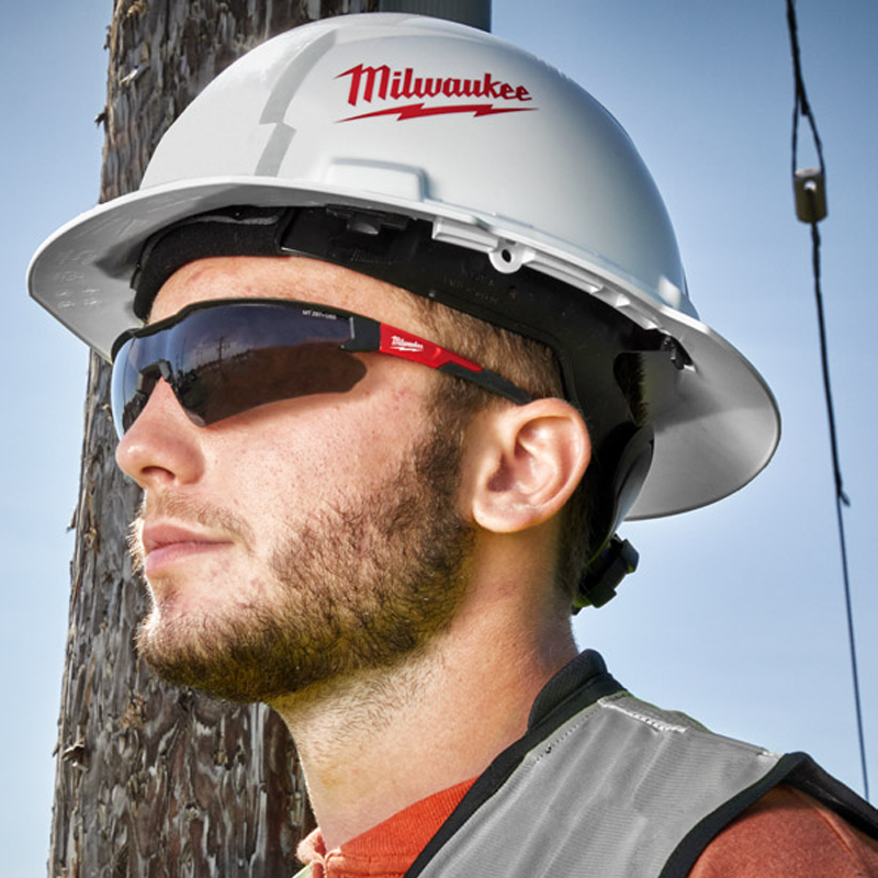 Milwaukee Combo PPE Starter Kit – 4 Glasses & 1 Gloves