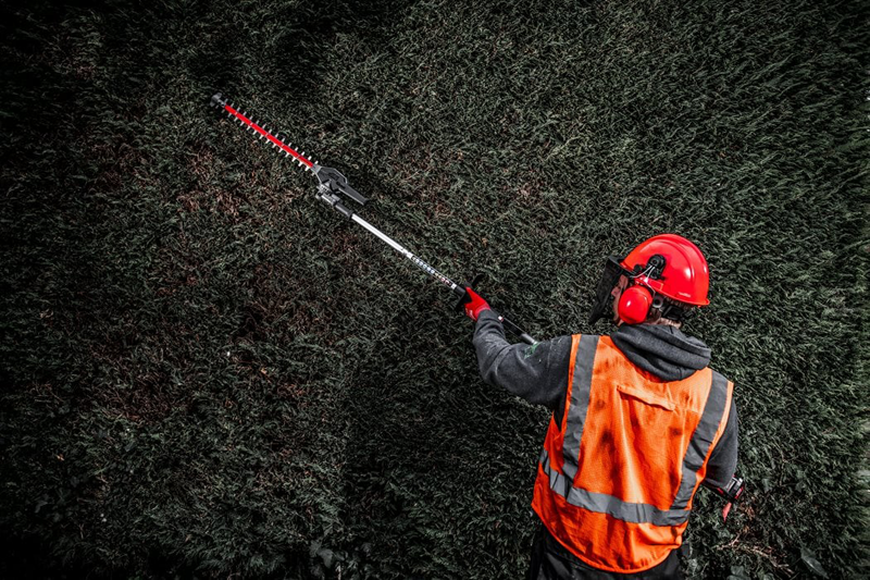 Milwaukee QUIK-LOK™ HEDGE TRIMMER ATTACHMENT 4932464959