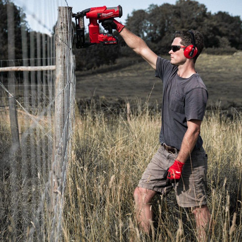 Milwaukee Fencing Staples 40mm (Pack of 960) 4932480358